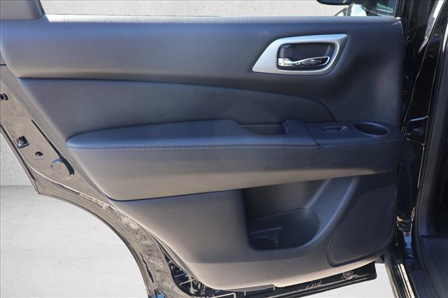 Used 2016 Nissan Pathfinder Platinum AWD/4WD image 23