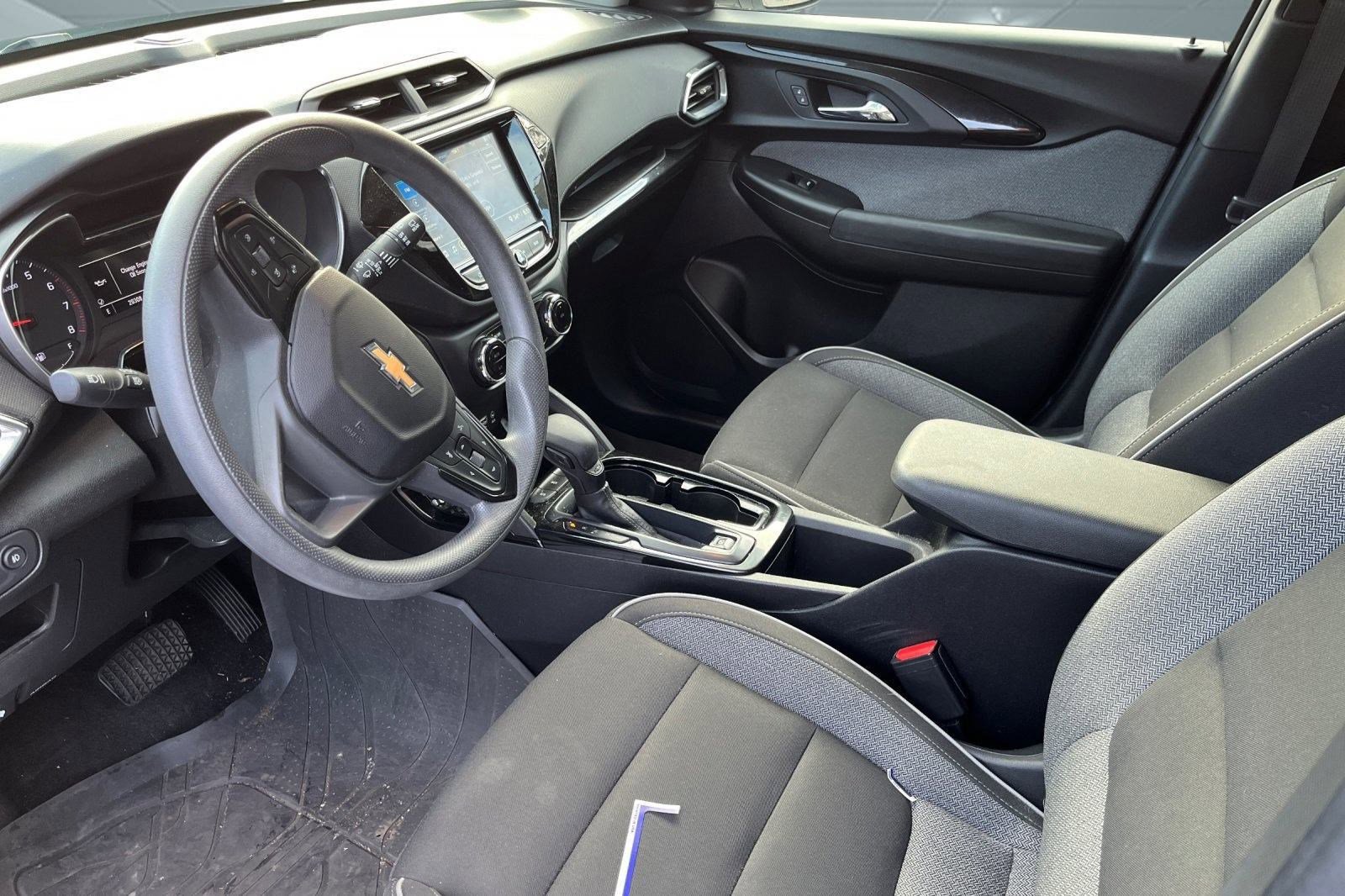 Used 2021 Chevrolet TrailBlazer LT w/ Convenience Package image 3