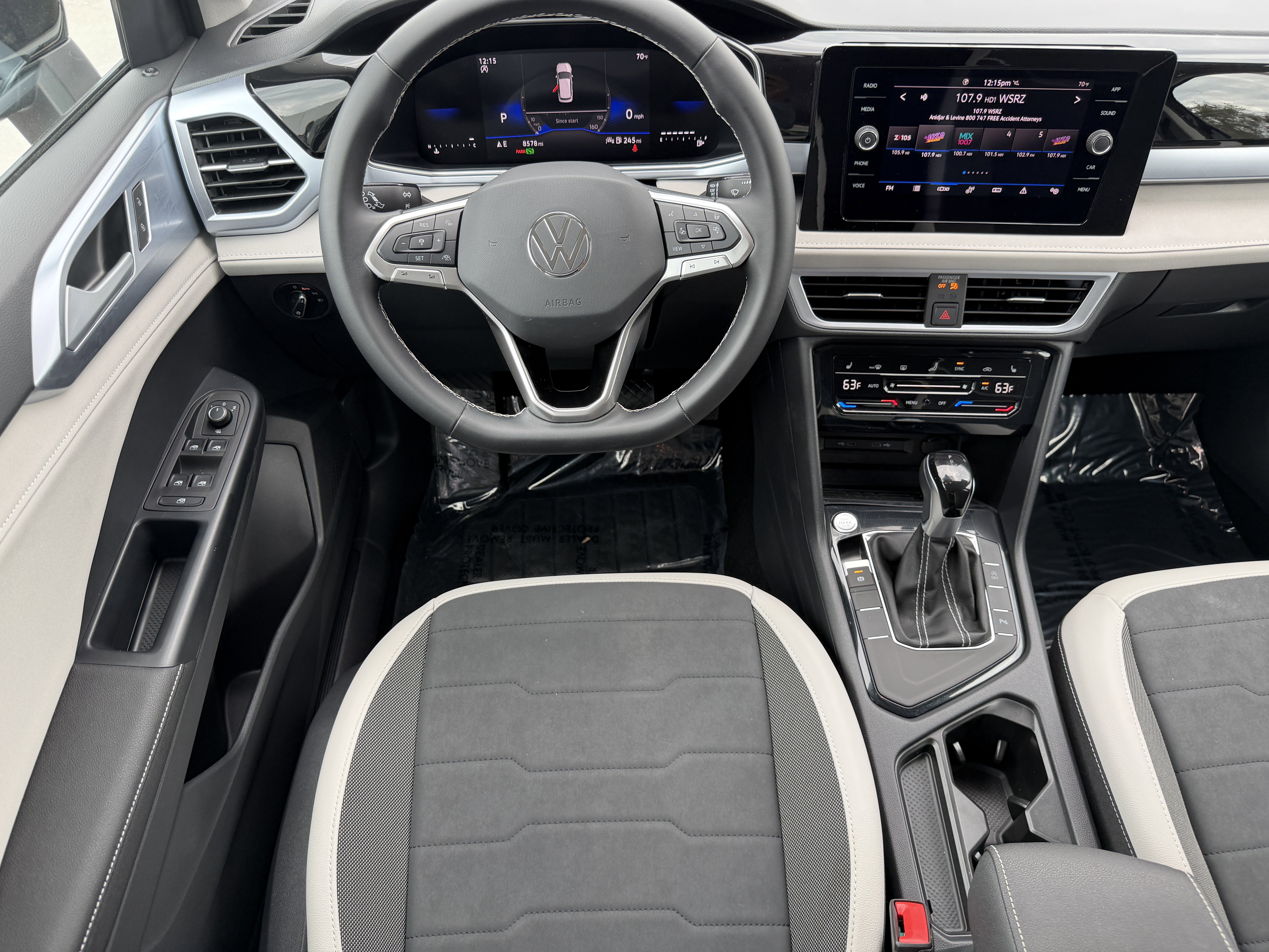 Used 2025 Volkswagen Taos SE image 13