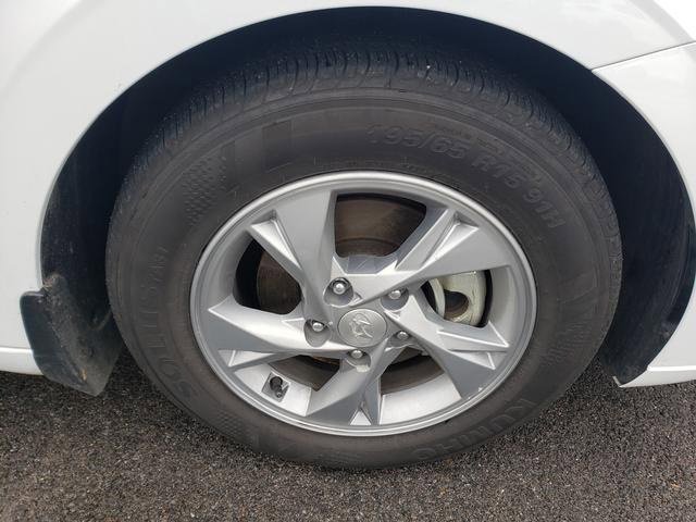 Used 2023 Hyundai Elantra SE w/ Winter Weather Package image 33