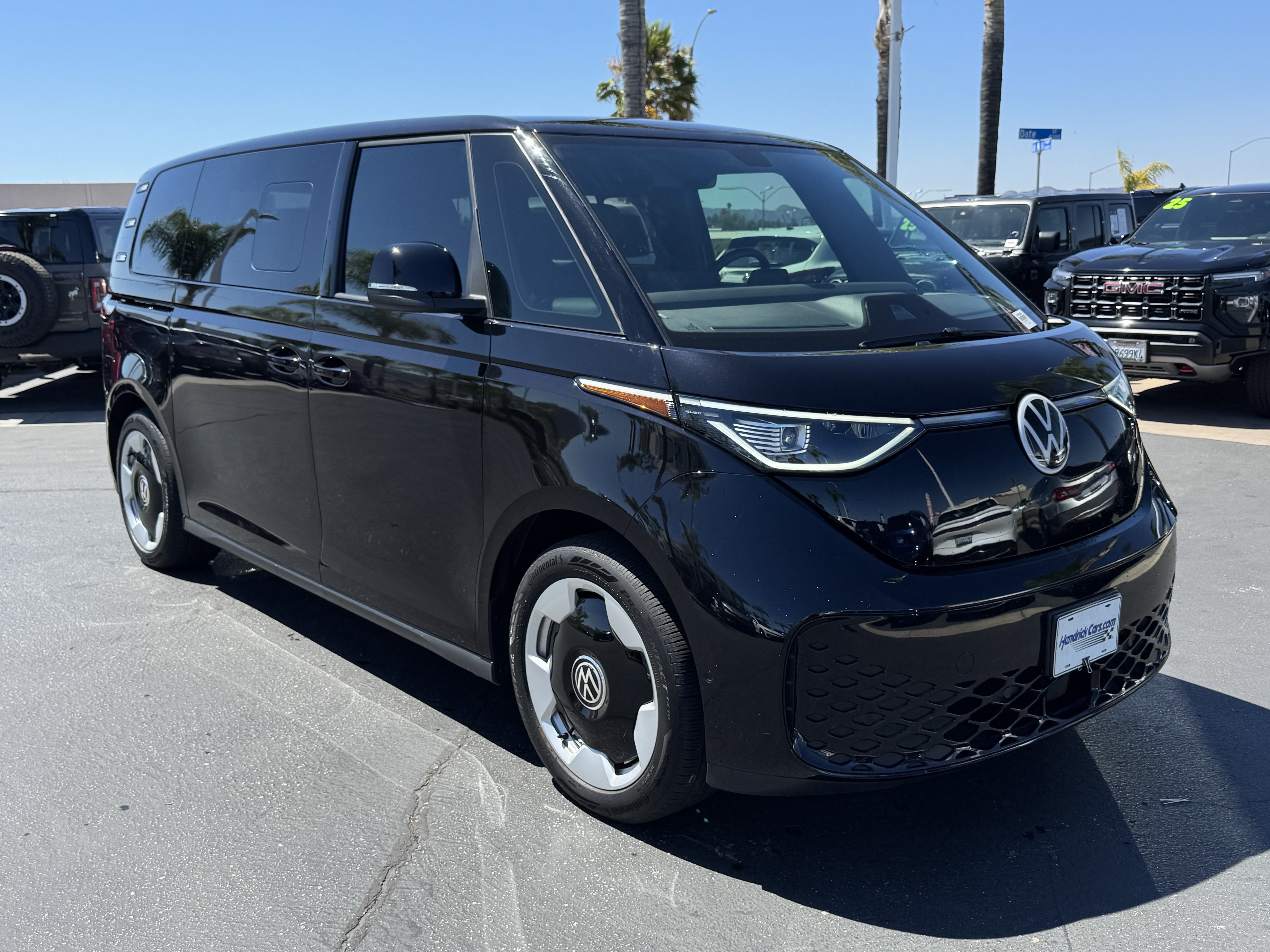Certified 2025 Volkswagen ID. Buzz Pro S RWD image 2