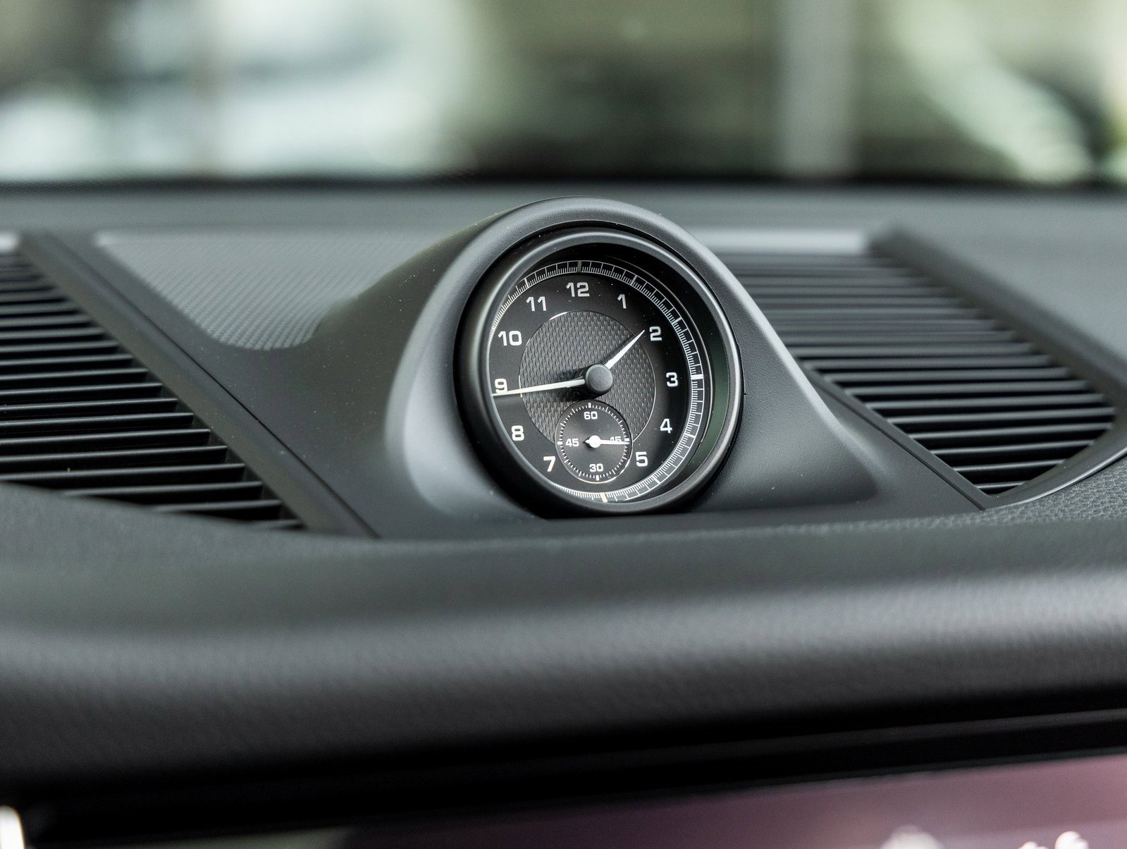 Used 2025 Porsche Macan image 26