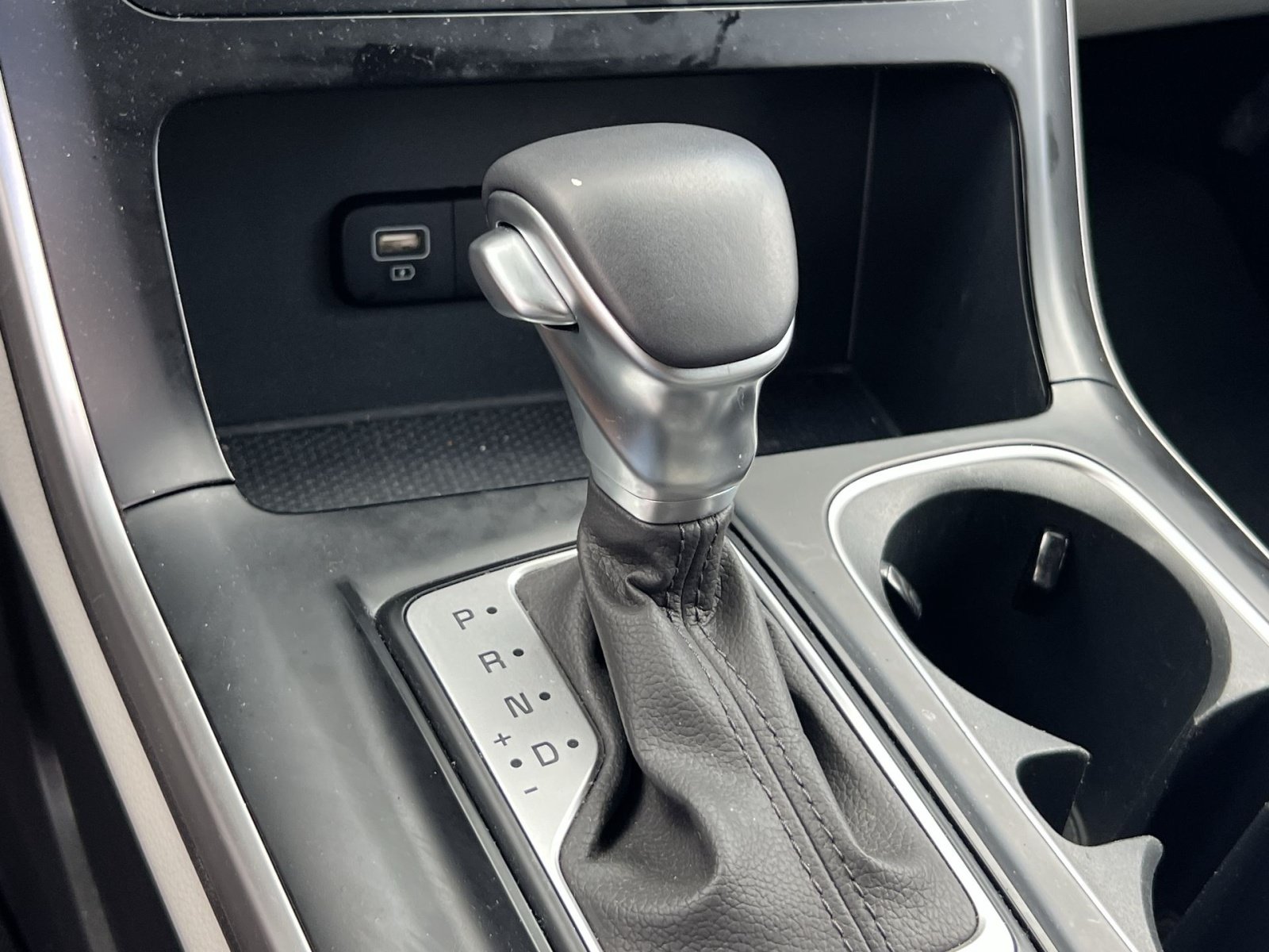Used 2024 Kia Carnival LX FWD image 19