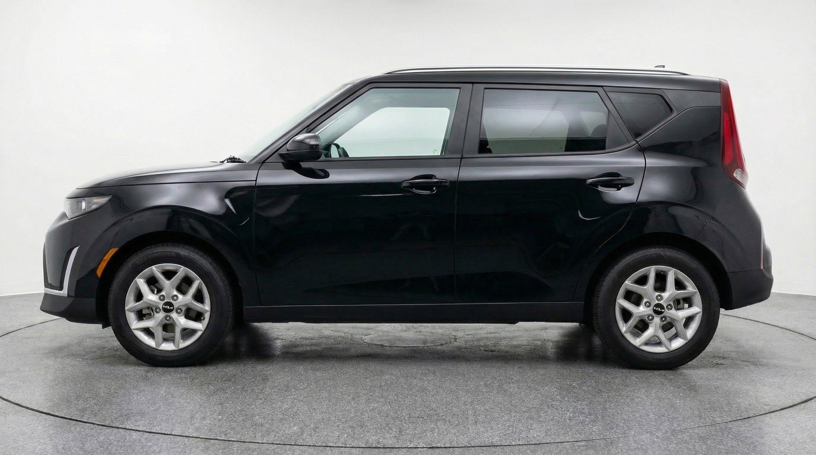 Used 2025 Kia Soul LX w/ LX Technology Package FWD image 5