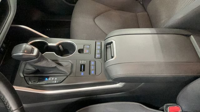 Used 2020 Toyota Highlander LE AWD/4WD image 20