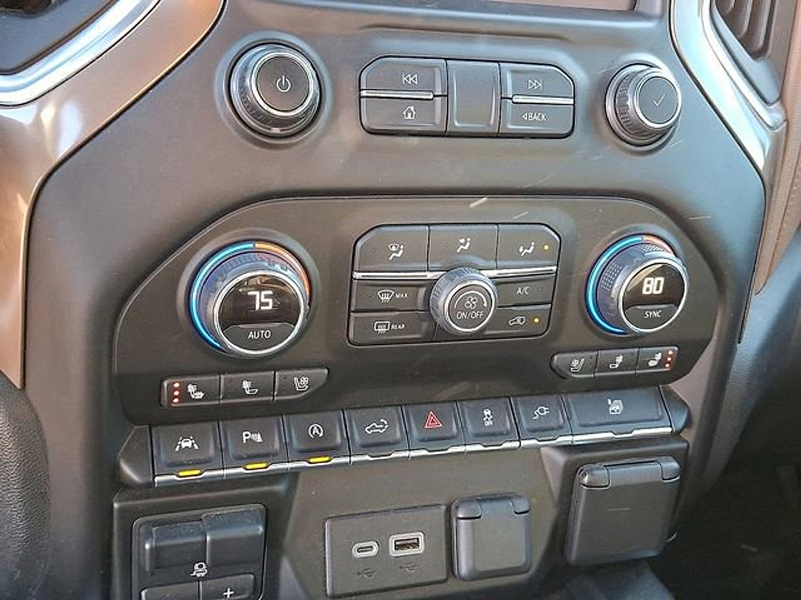 Used 2020 Chevrolet Silverado 1500 High Country w/ Technology Package image 15