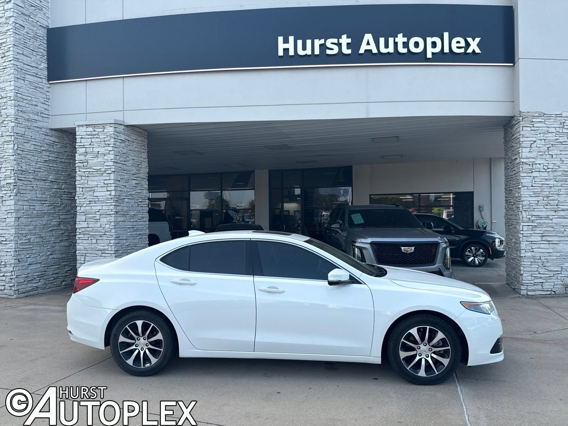 Used 2017 Acura TLX FWD image 1