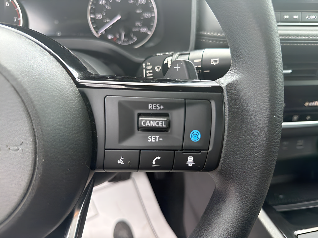 Used 2023 Nissan Rogue SV FWD image 33