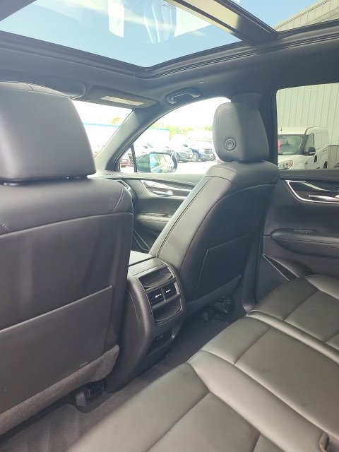 Used 2022 Cadillac XT5 Premium Luxury w/ Technology Package AWD/4WD image 18
