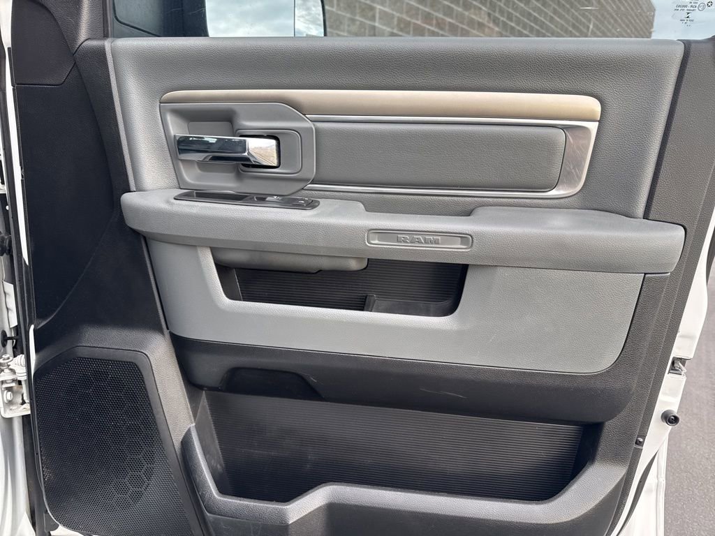 Used 2017 RAM 2500 SLT image 33