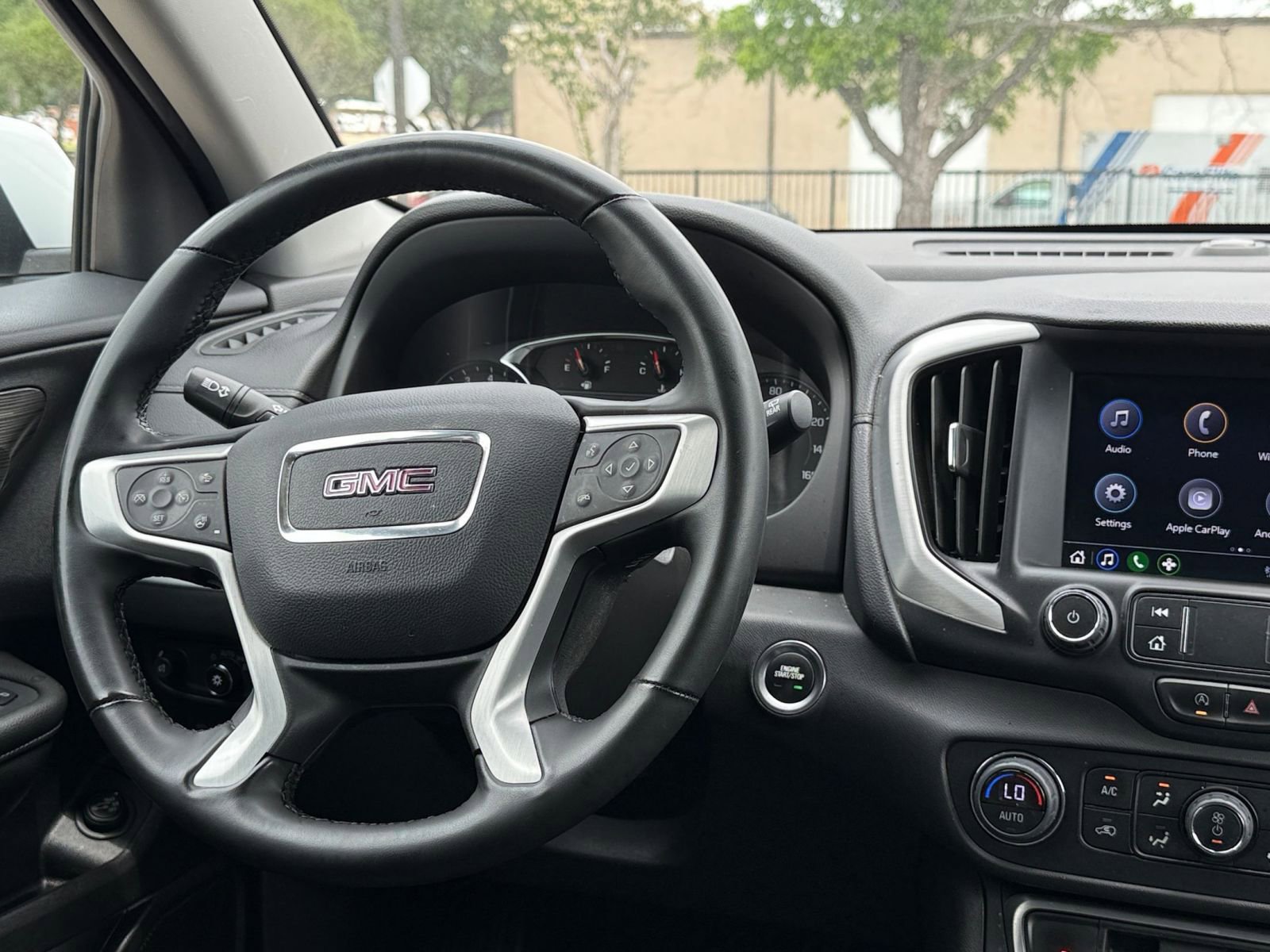 Used 2024 GMC Terrain SLT AWD/4WD image 36
