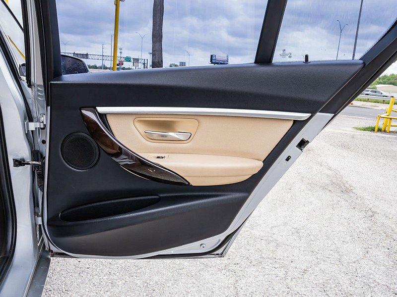 Used 2018 BMW 330e RWD image 13