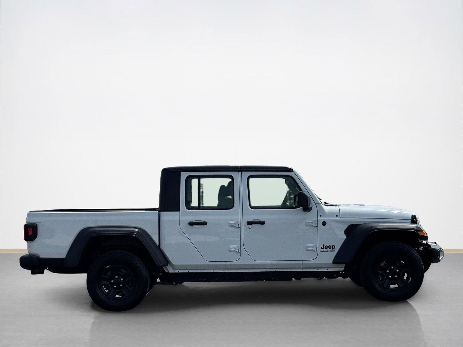 Used 2024 Jeep Gladiator Sport AWD/4WD image 9