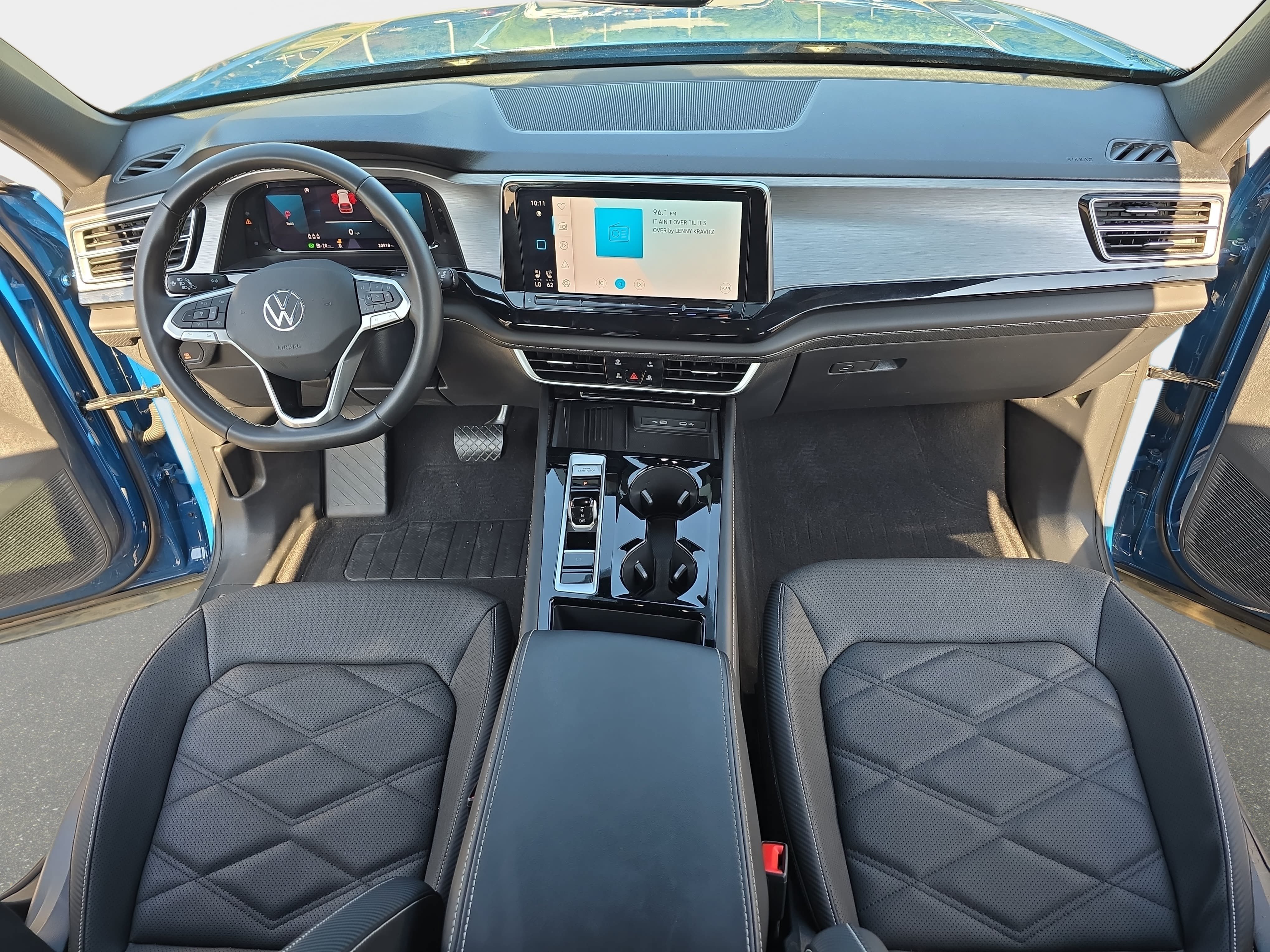 Used 2026 Volkswagen Atlas Cross Sport SE w/ Panoramic Sunroof Package FWD image 9