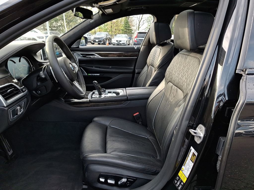 Used 2018 BMW M760i xDrive image 10