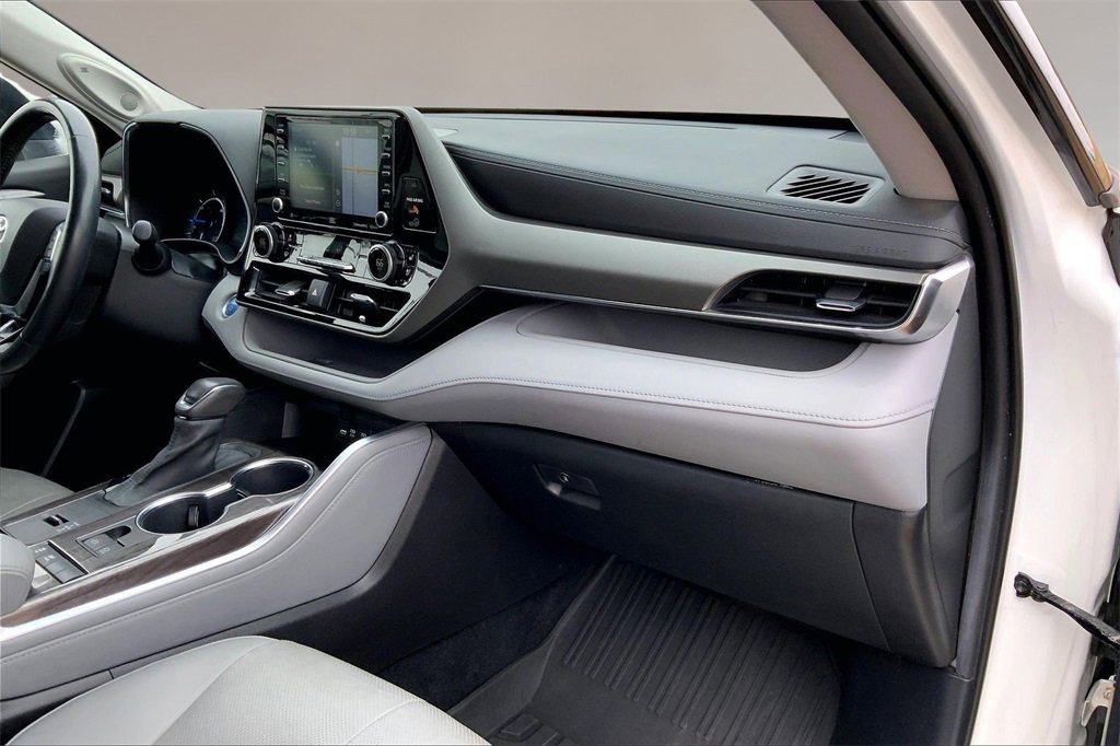 Used 2021 Toyota Highlander Limited image 17
