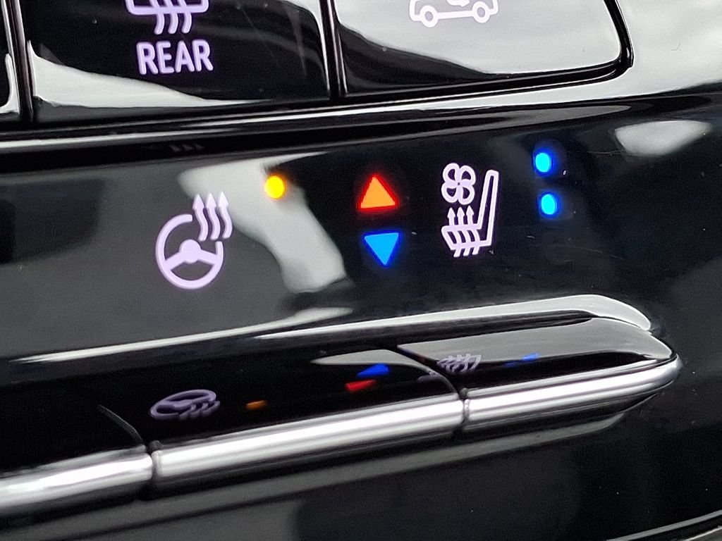 Certified 2023 Chevrolet Bolt EUV Premier FWD image 24