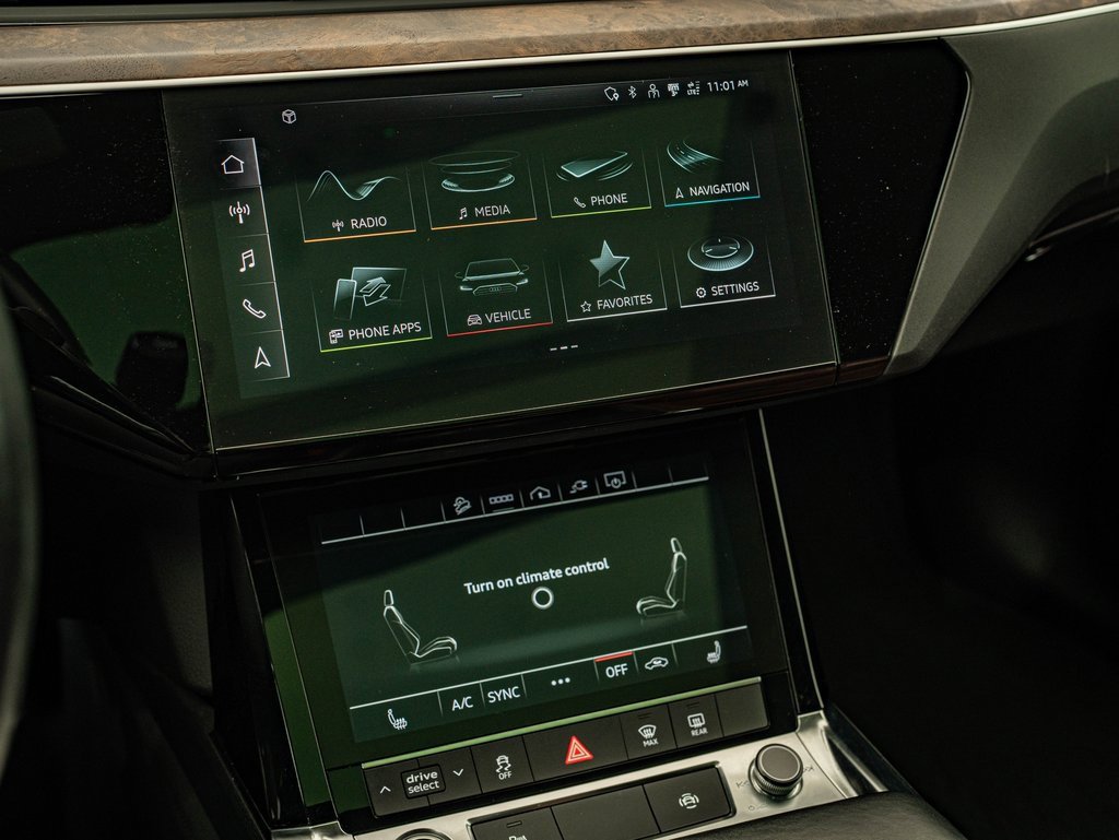 Used 2021 Audi e-tron Premium w/ Convenience Plus Package image 31