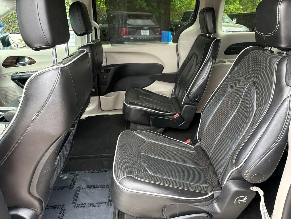 Used 2023 Chrysler Pacifica Limited FWD image 24