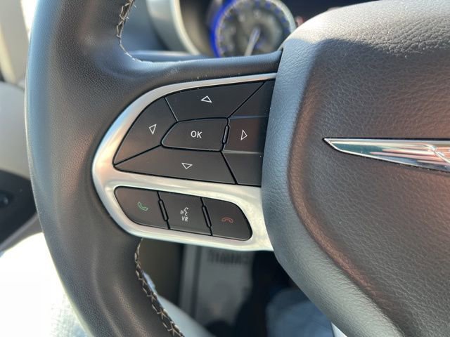 Used 2023 Chrysler Pacifica Touring-L FWD image 15