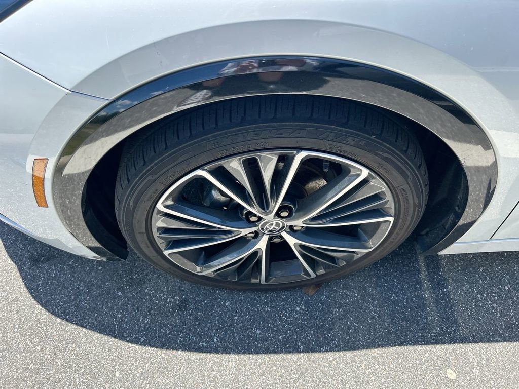 Used 2024 Toyota Prius XLE FWD image 5