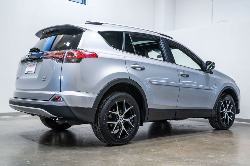 Used 2016 Toyota RAV4 SE image 9