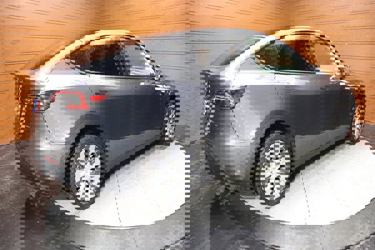 Used 2023 Tesla Model Y Long Range image 11