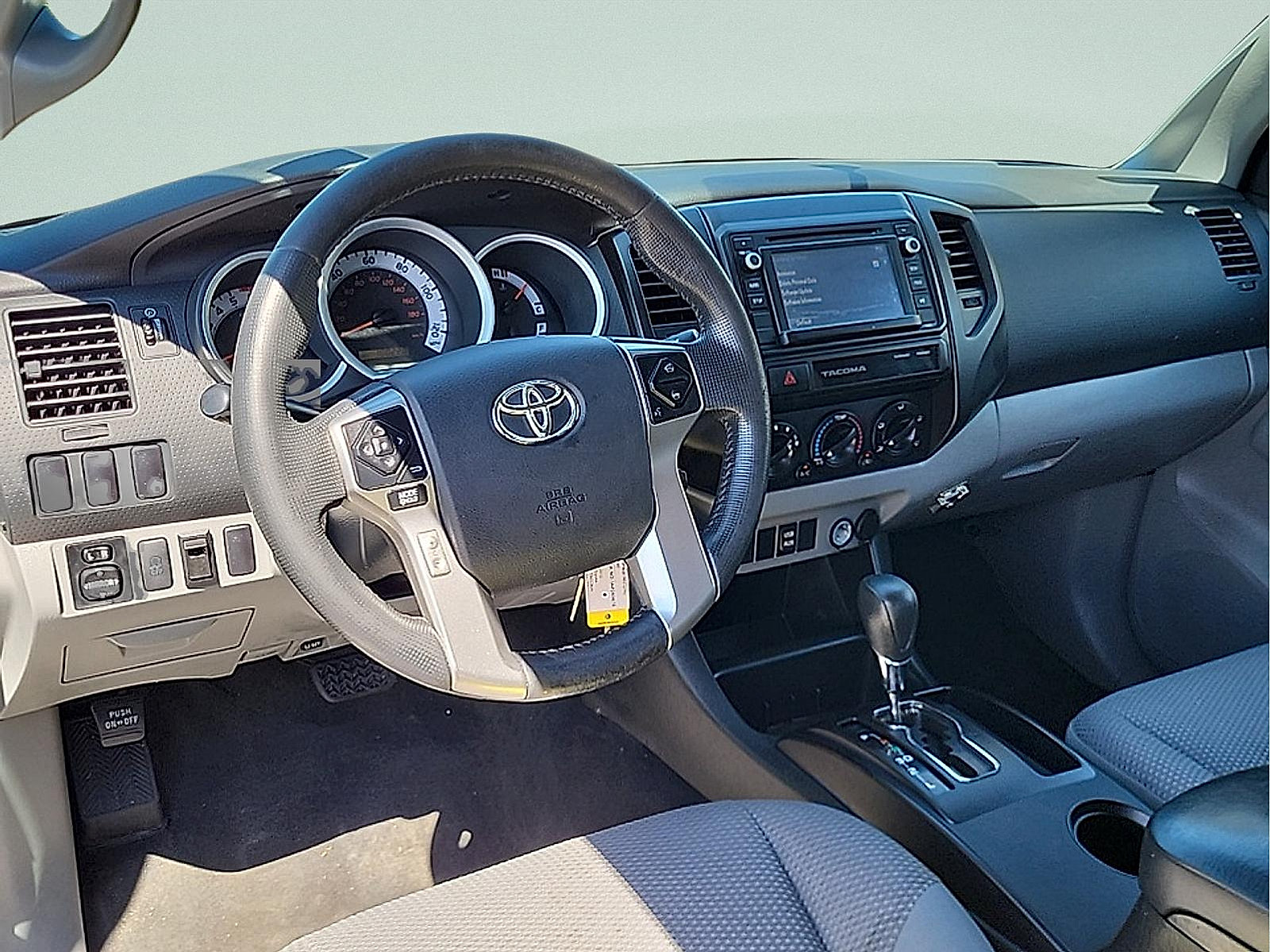 Used 2015 Toyota Tacoma 2WD Access Cab image 15