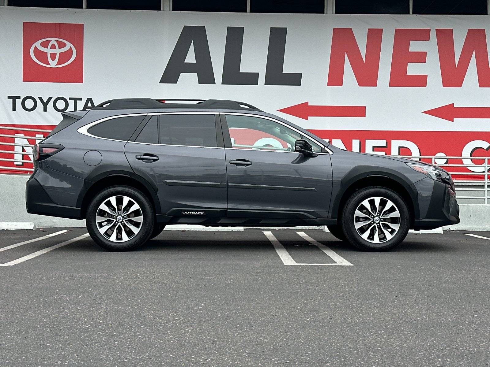 Used 2023 Subaru Outback Limited AWD/4WD image 6