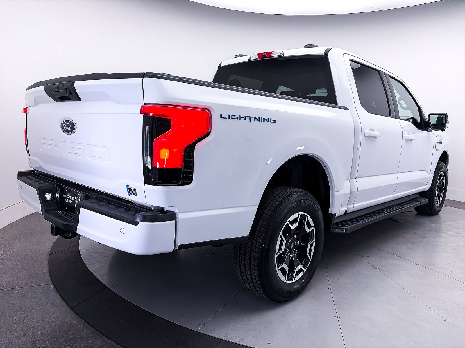 Used 2022 Ford F150 Lightning XLT AWD/4WD image 16