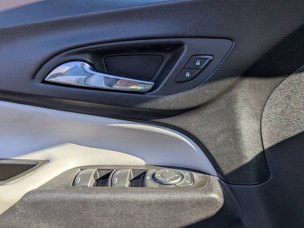 Used 2020 Chevrolet Equinox LS image 23