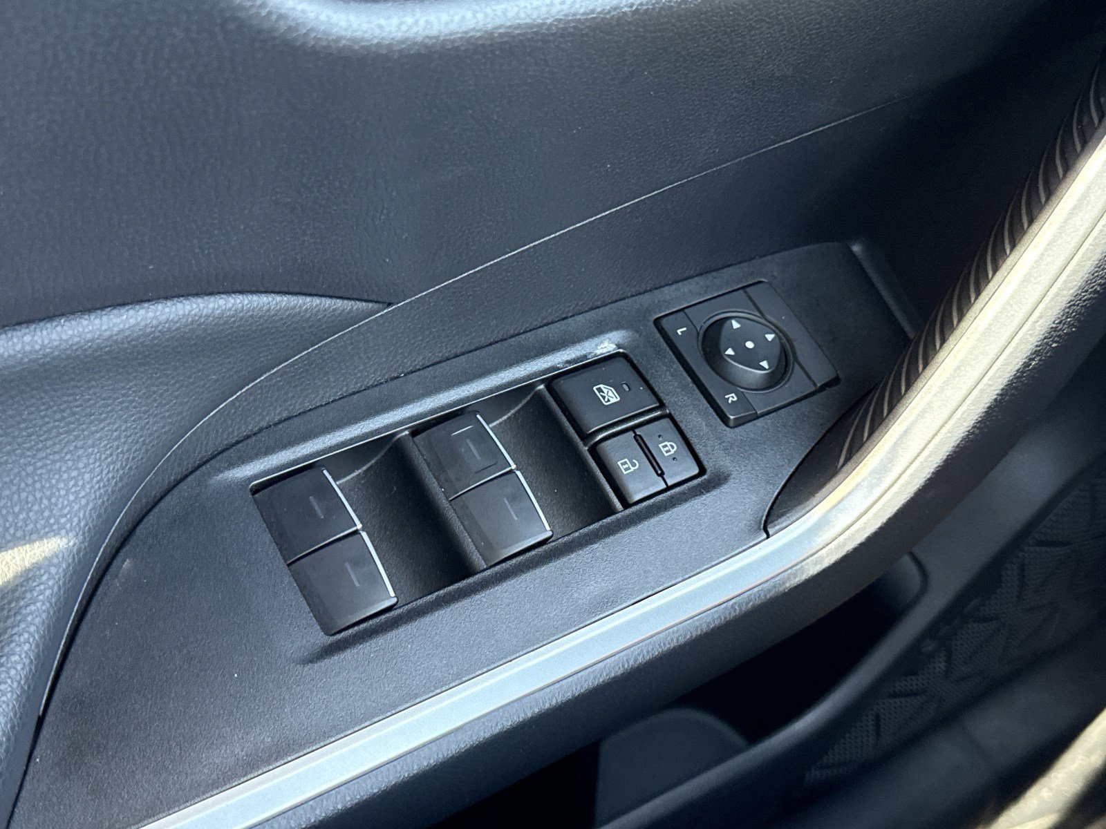 Used 2025 Toyota RAV4 XLE image 16