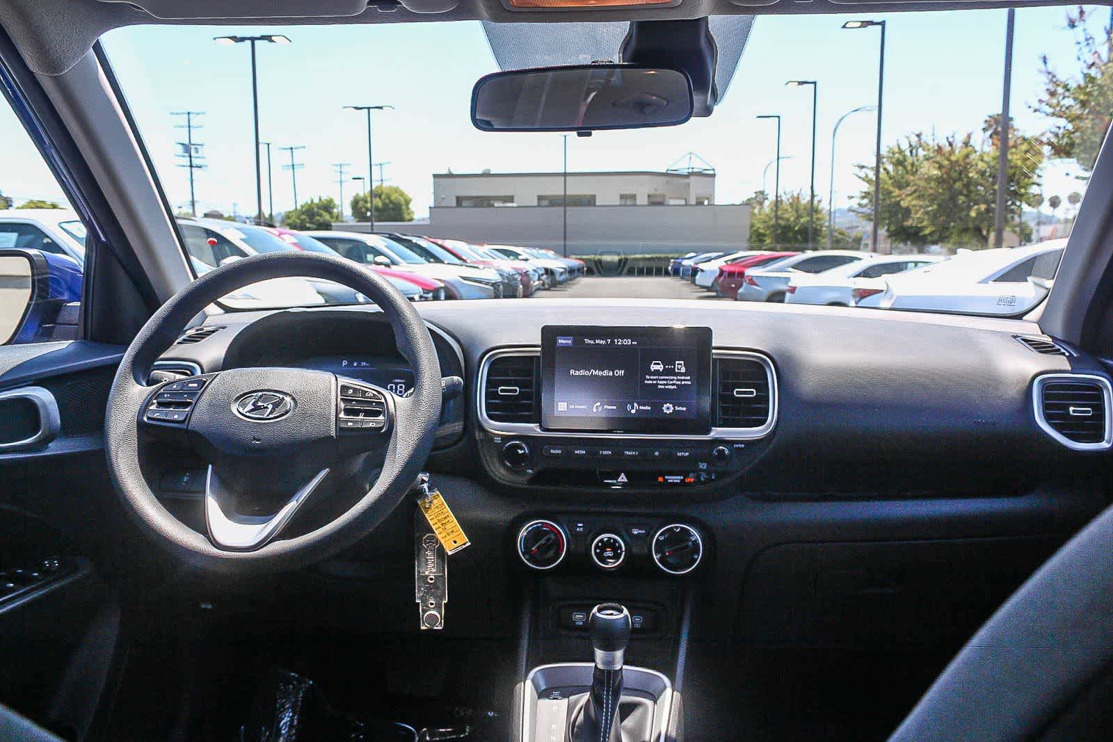 Certified 2024 Hyundai Venue SE FWD image 16