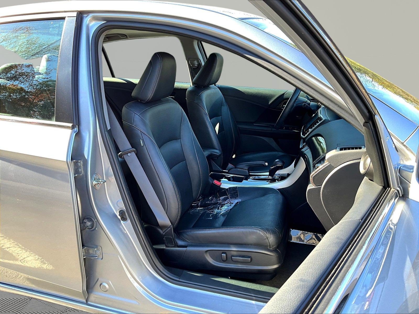 Used 2017 Honda Accord EX-L image 29