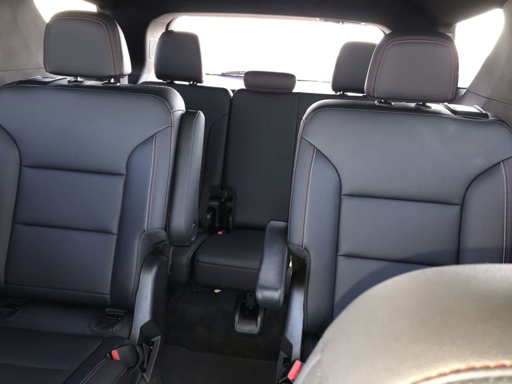 Used 2025 Chevrolet Traverse Z71 image 23