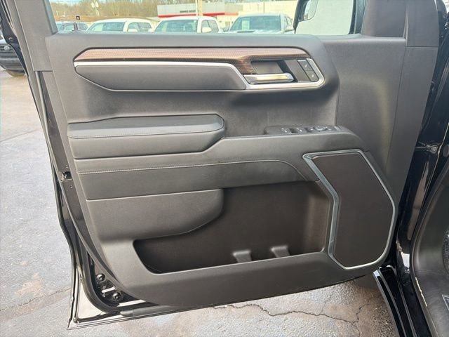 Used 2025 Chevrolet Silverado 1500 LT AWD/4WD image 29