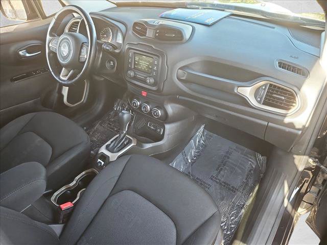Used 2017 Jeep Renegade Latitude FWD image 26