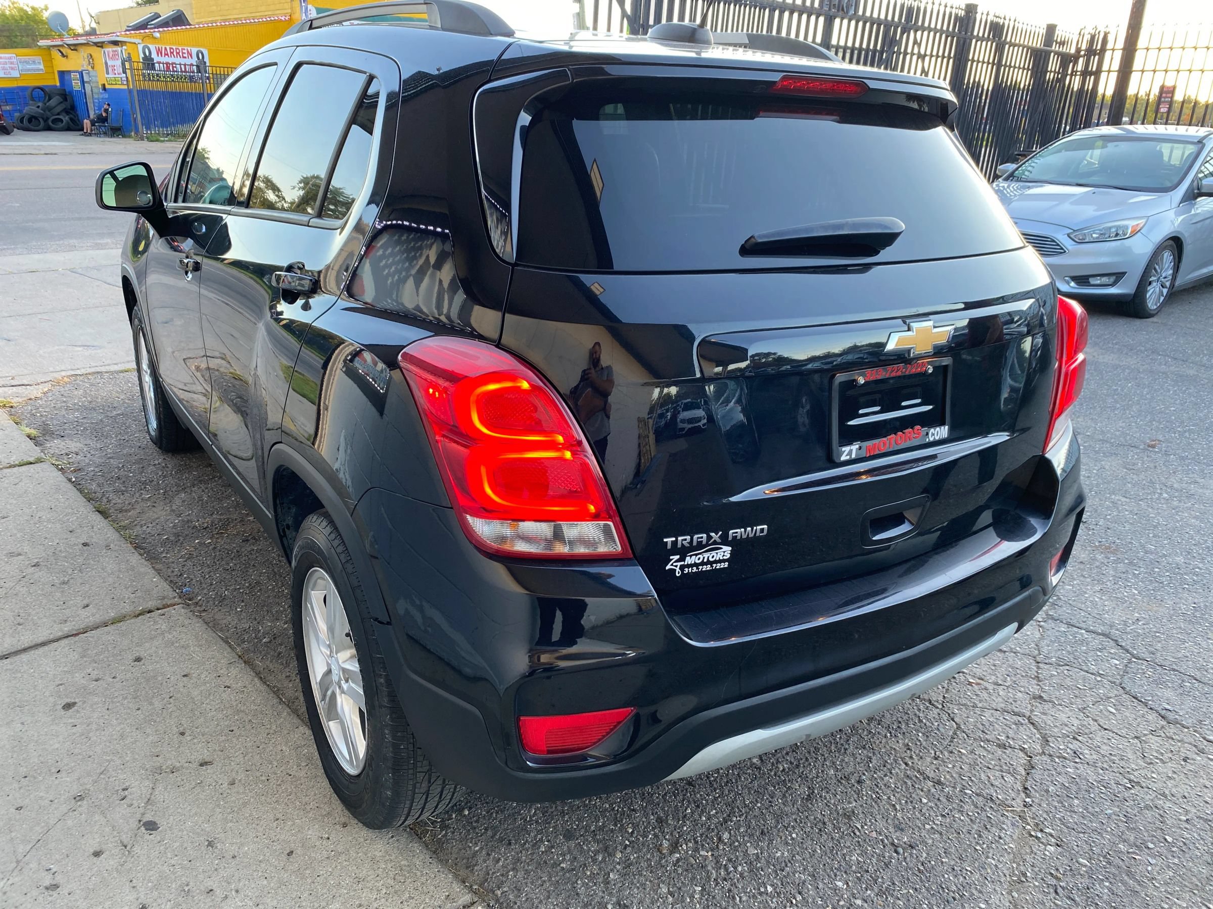 Used 2021 Chevrolet Trax LT AWD/4WD image 2
