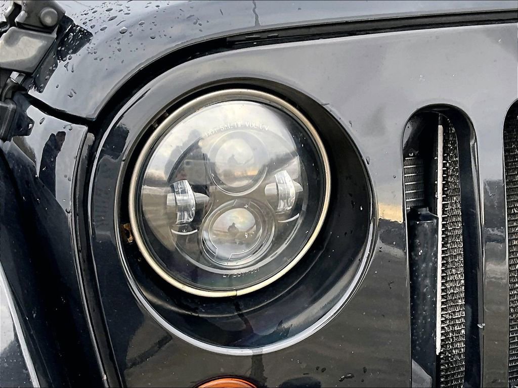 Used 2012 Jeep Wrangler Unlimited Sahara w/ Dual Top Group image 22