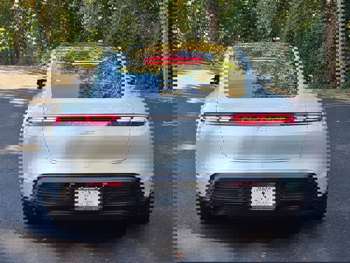 Used 2023 Porsche Taycan image 5