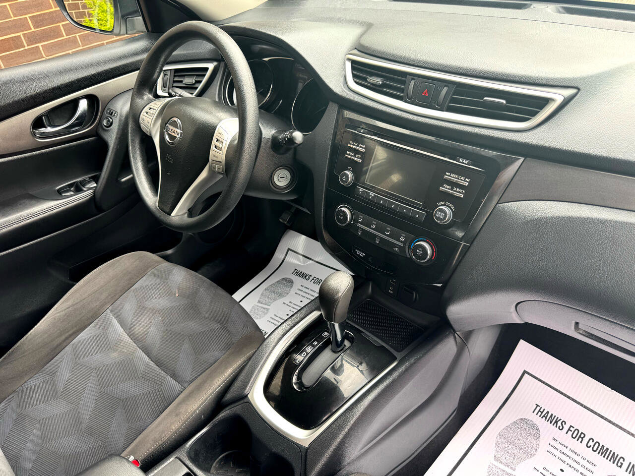 Used 2015 Nissan Rogue S image 4