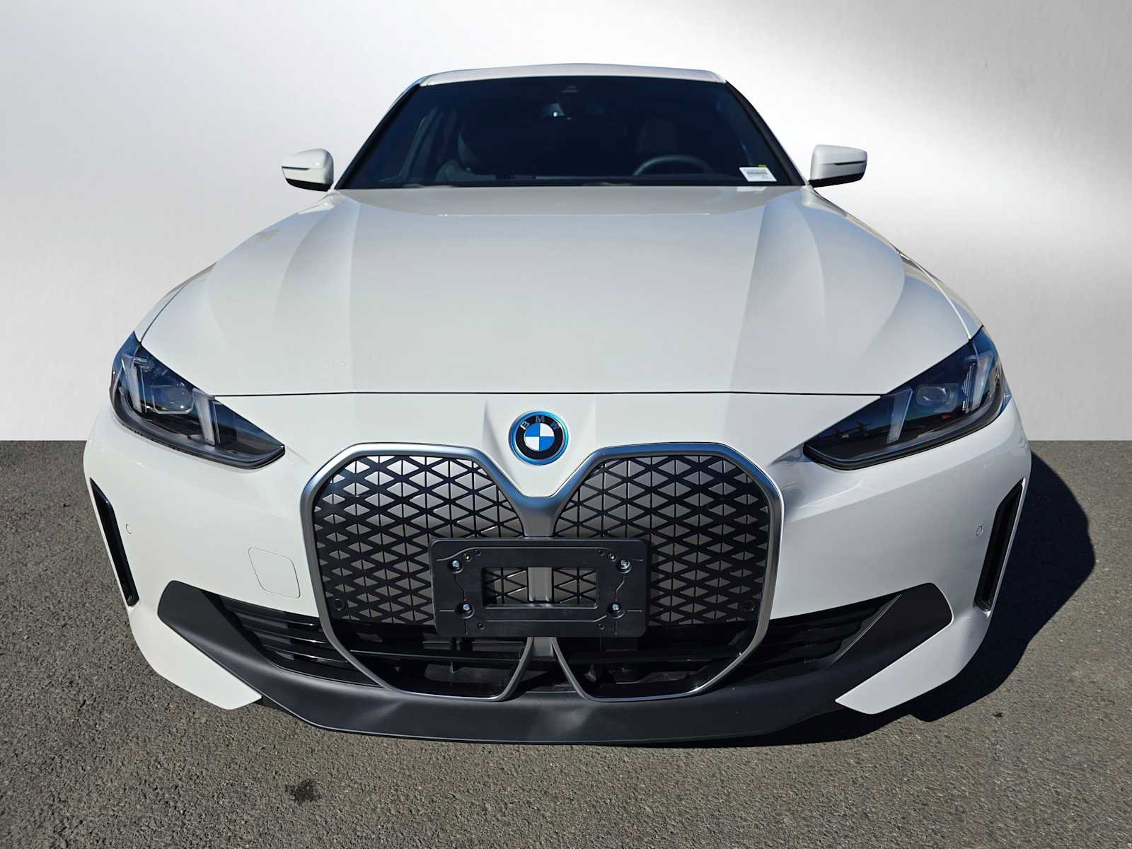 Used 2025 BMW i4 eDrive40 image 8