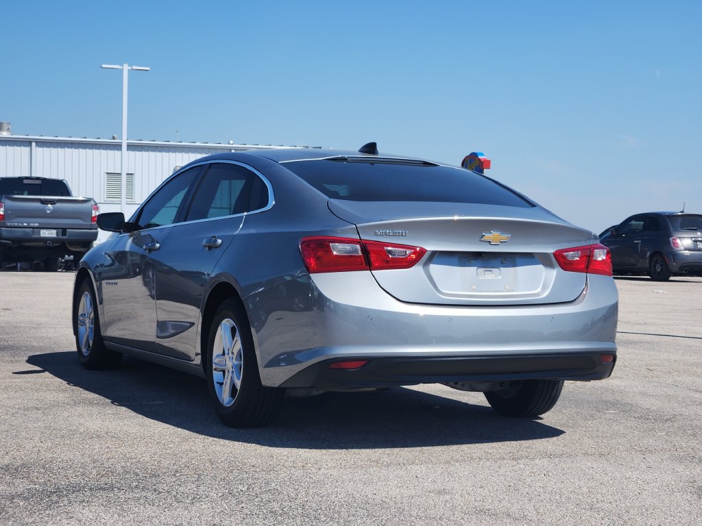 Used 2025 Chevrolet Malibu LS FWD image 4