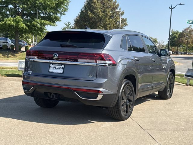 Used 2024 Volkswagen Atlas Cross Sport SE AWD/4WD image 3