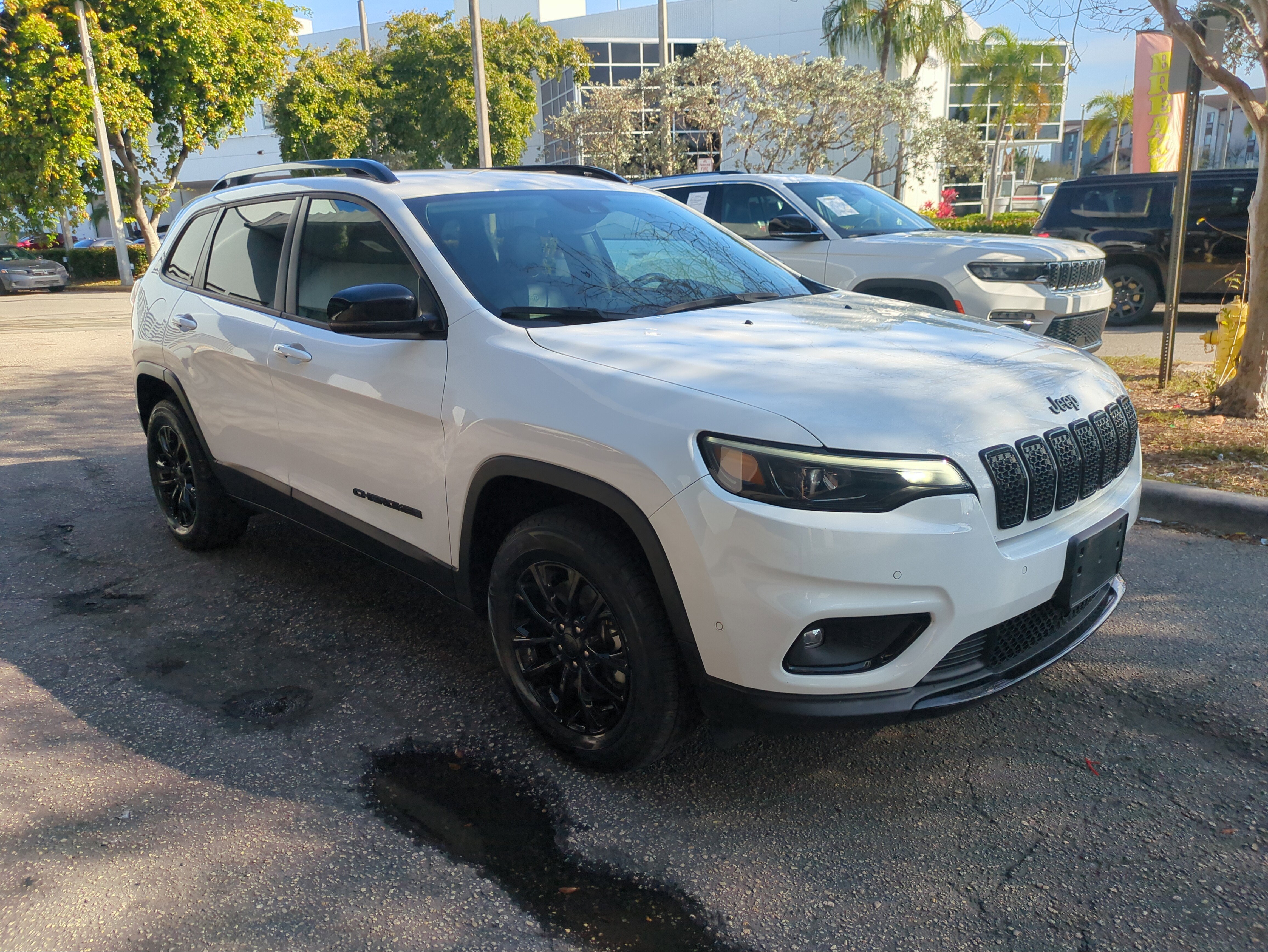 Certified 2023 Jeep Cherokee Altitude Lux image 2