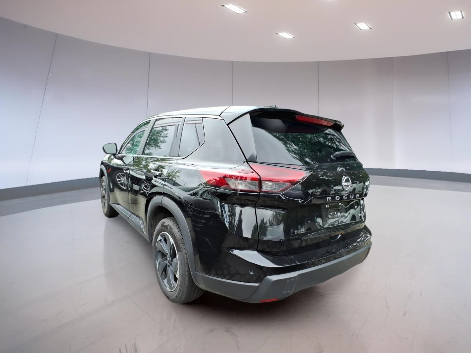Used 2025 Nissan Rogue SV AWD/4WD image 3