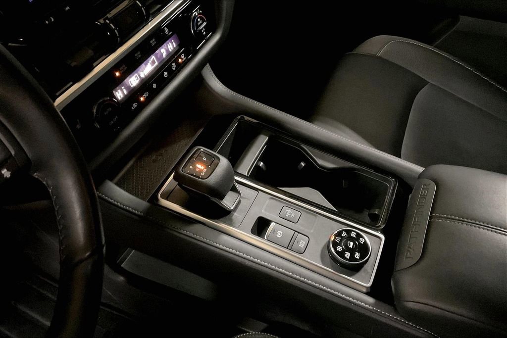 Used 2023 Nissan Pathfinder SL image 16