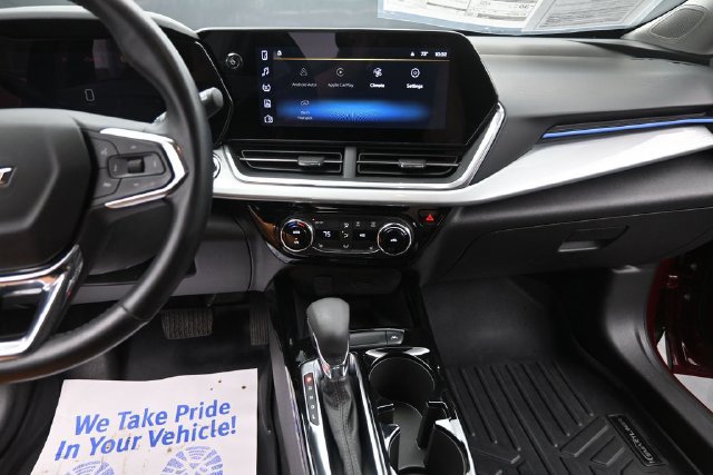 Used 2024 Chevrolet Trax LT w/ Sunroof Package FWD image 21