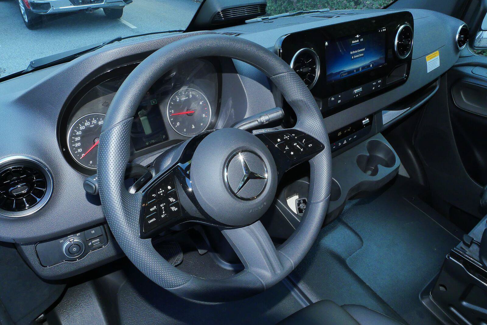 Used 2025 Mercedes-Benz Sprinter 2500 image 32