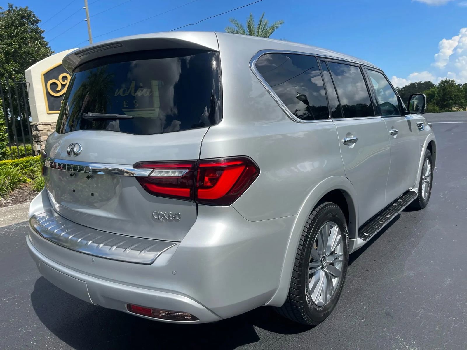 Used 2019 INFINITI QX80 Luxe image 5